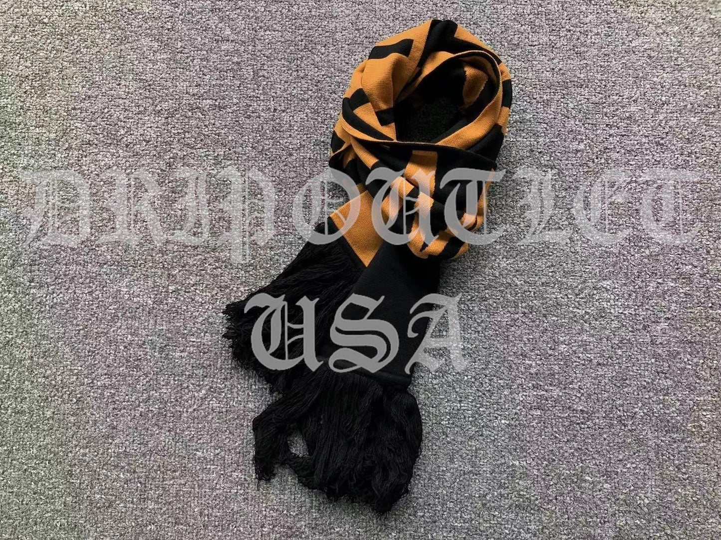 VETEMENTS "VETEMENTS" Scarf - Black / Blue / Pink / Yellow